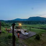 Tree House Gorski Lazi אכסניה Trsce