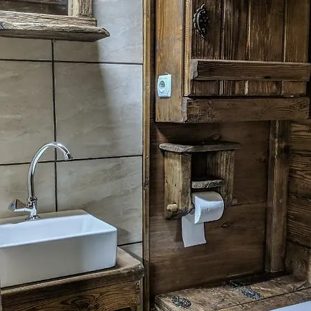 Tree House Gorski Lazi Lodge