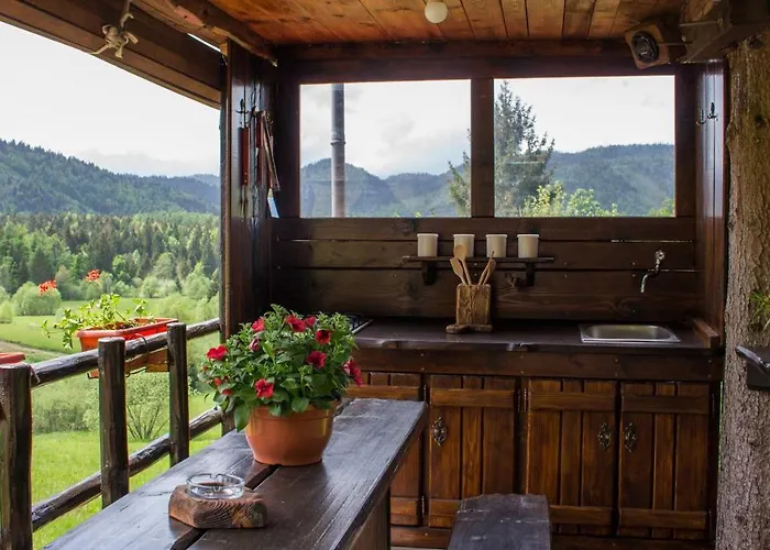 Tree House Gorski Lazi بيت خشبي *