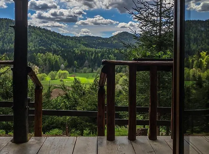 Tree House Gorski Lazi بيت خشبي *